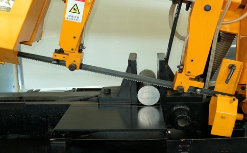 船山数控带锯床自动送料精度会出现偏差吗？